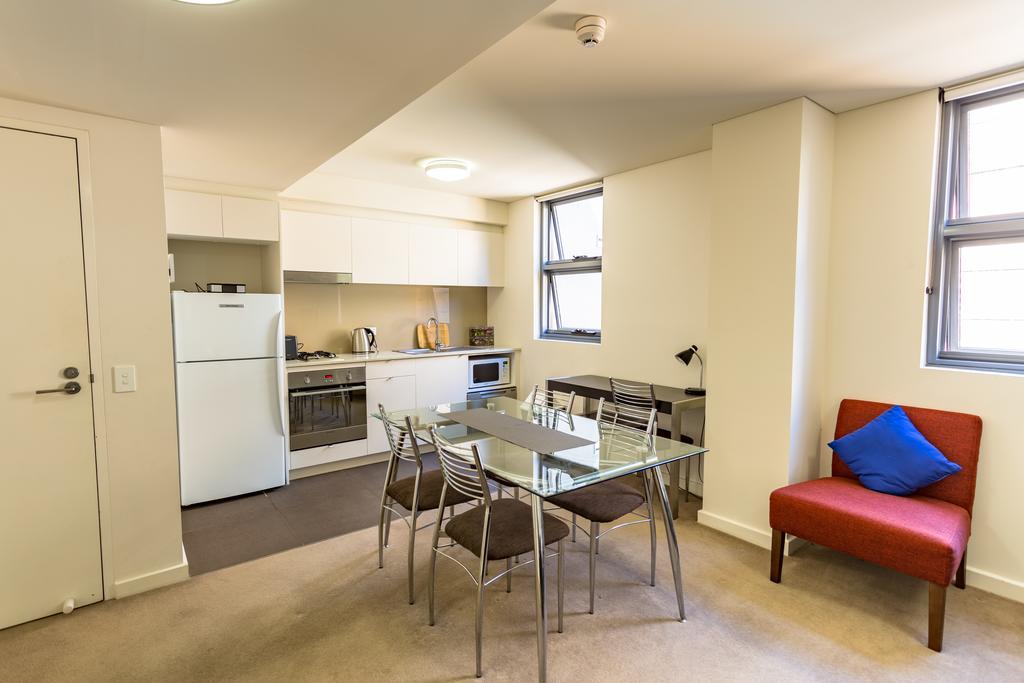 Hotel 111 Newcastle Bagian luar foto