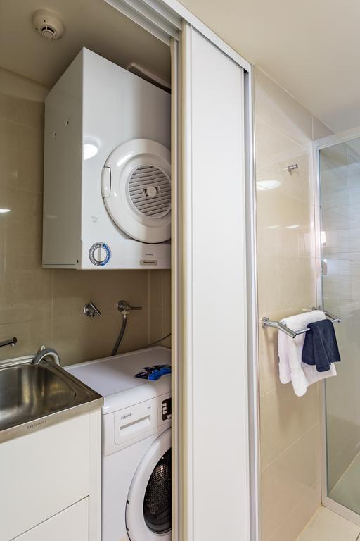 Hotel 111 Newcastle Bagian luar foto