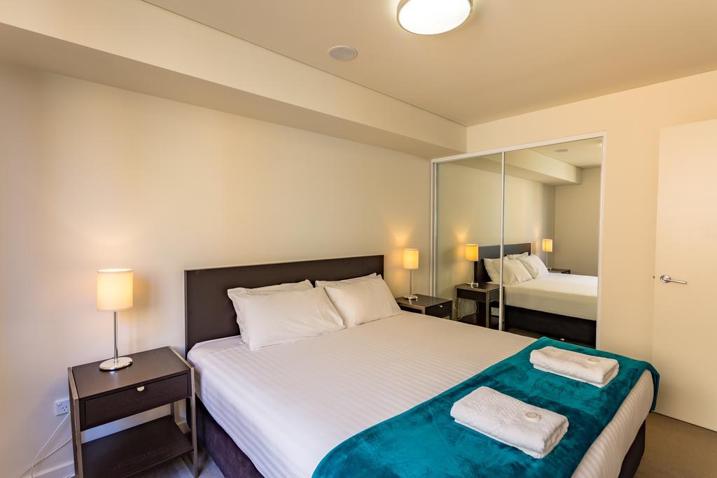 Hotel 111 Newcastle Bagian luar foto